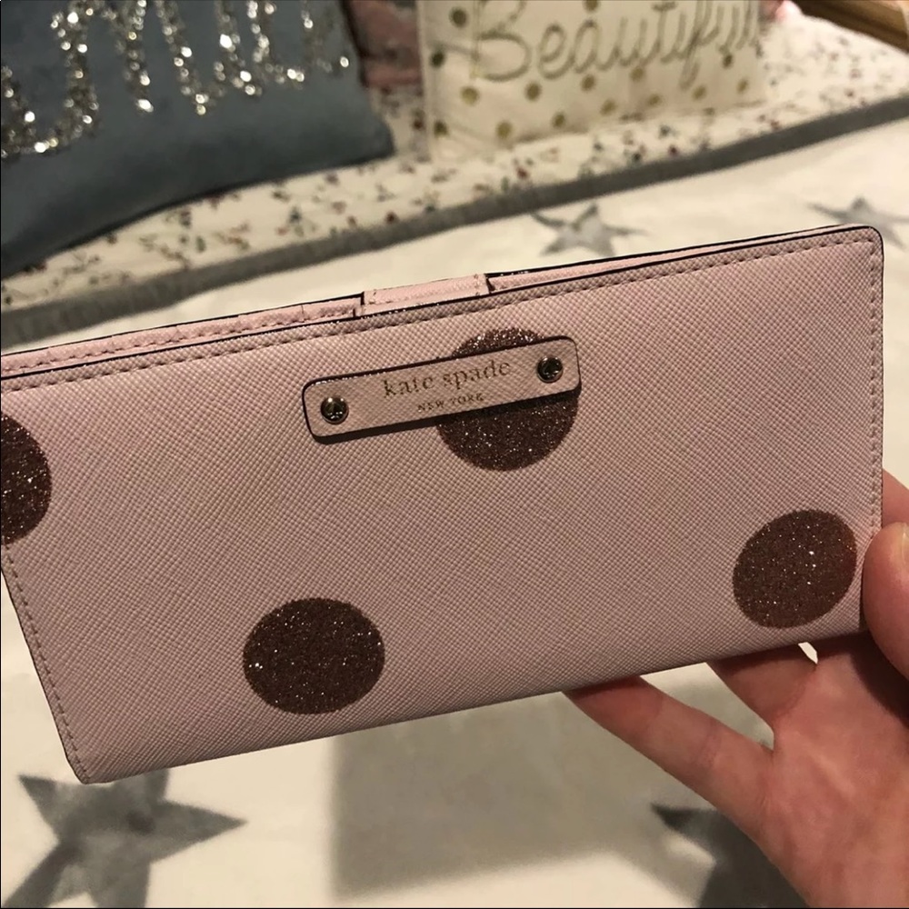 New with tag Kate spade wallet ♠️